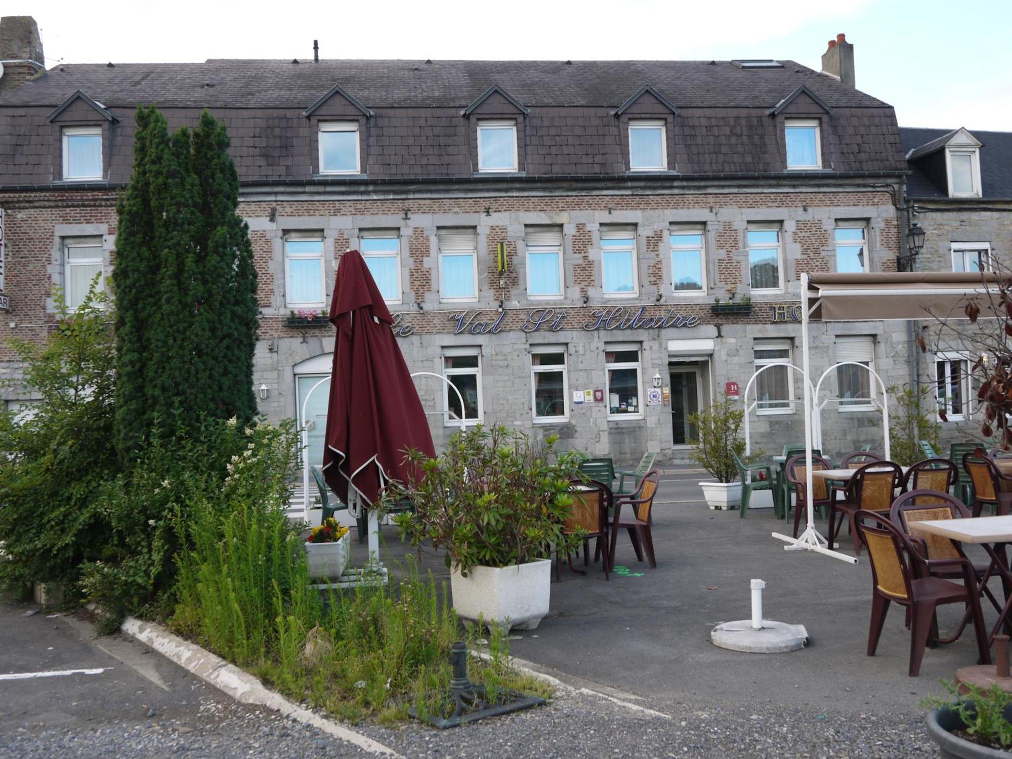 Hotel Val Saint Hilaire Givet Kültér fotó