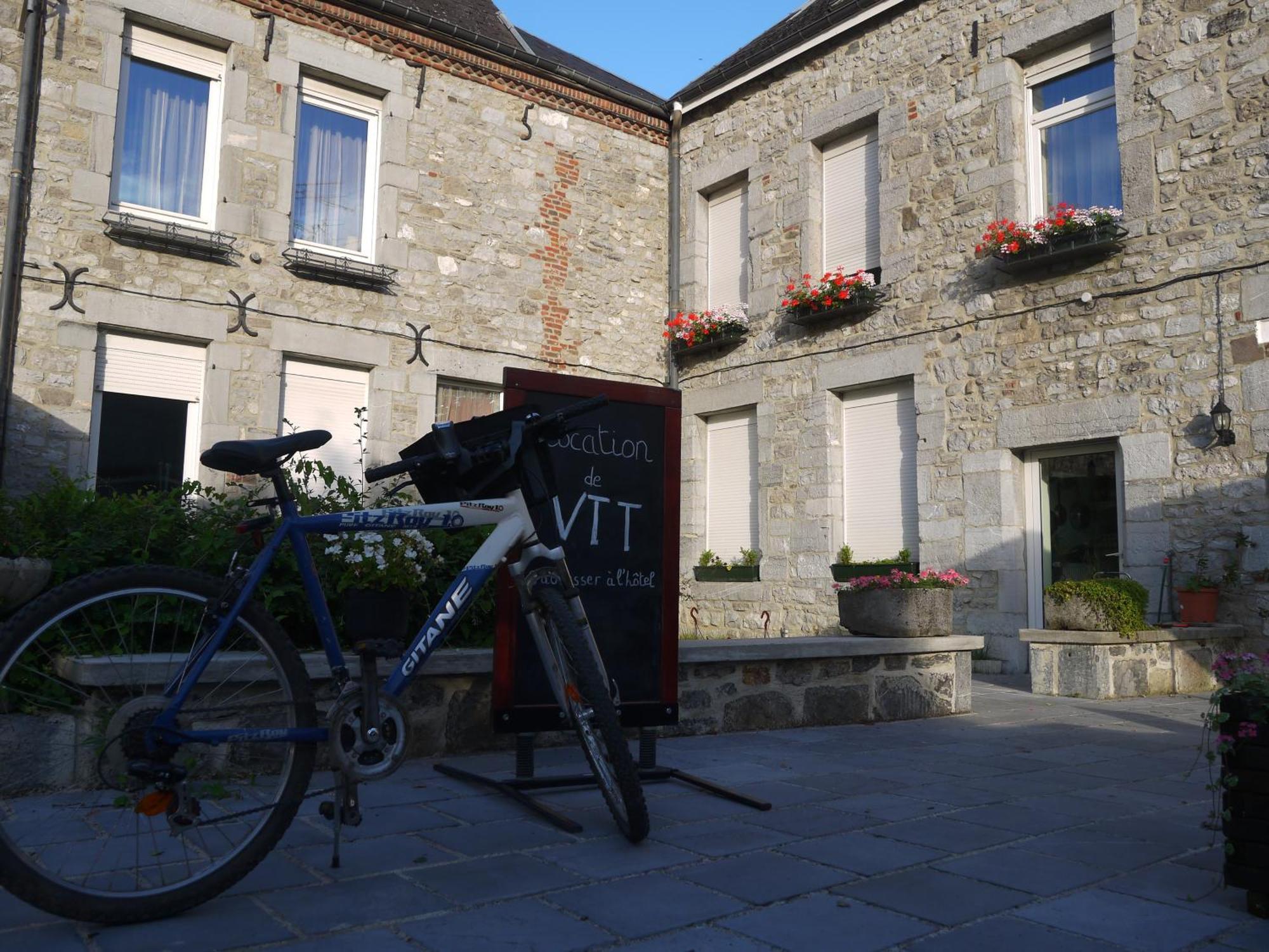 Hotel Val Saint Hilaire Givet Kültér fotó