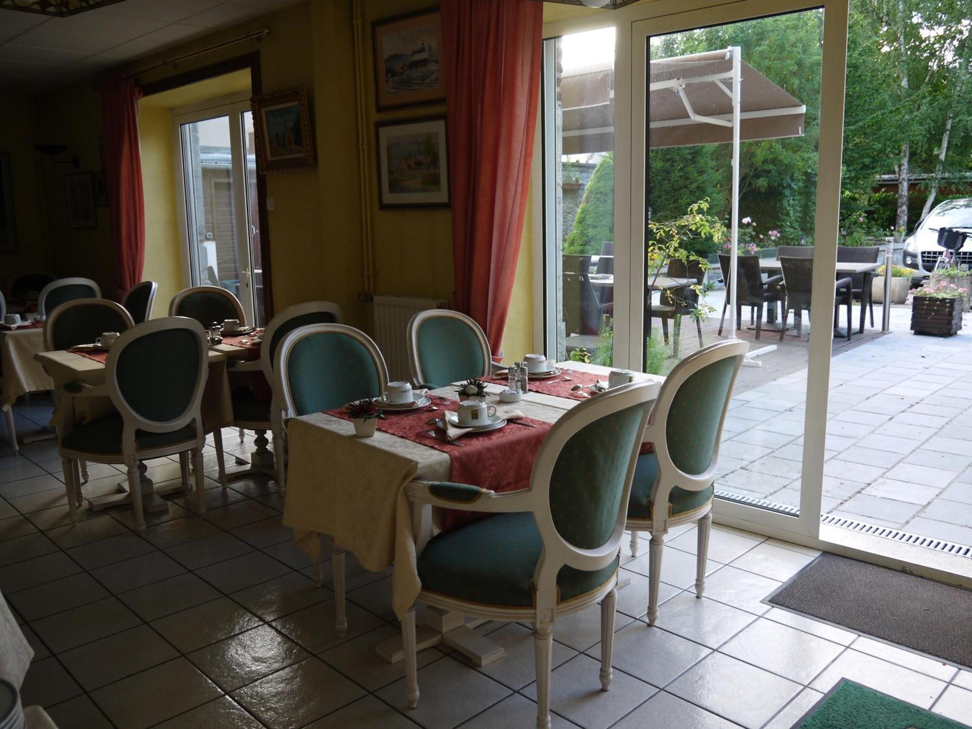 Hotel Val Saint Hilaire Givet Kültér fotó