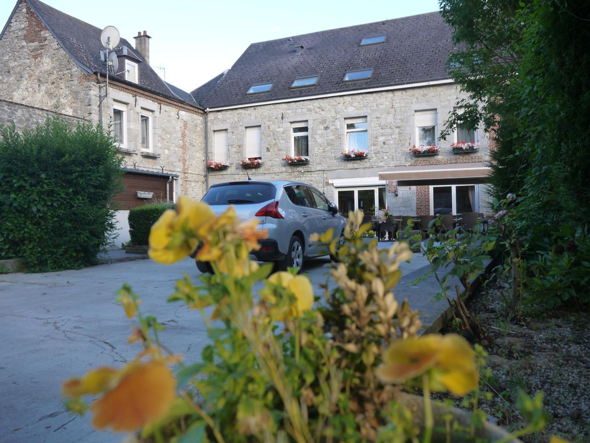 Hotel Val Saint Hilaire Givet Kültér fotó