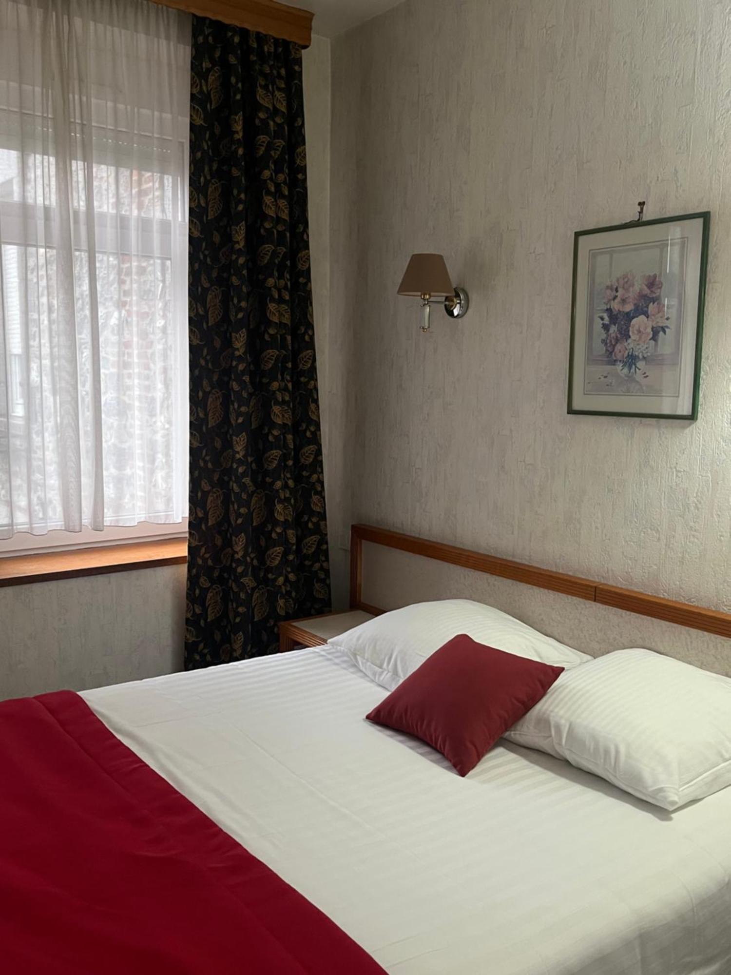 Hotel Val Saint Hilaire Givet Kültér fotó